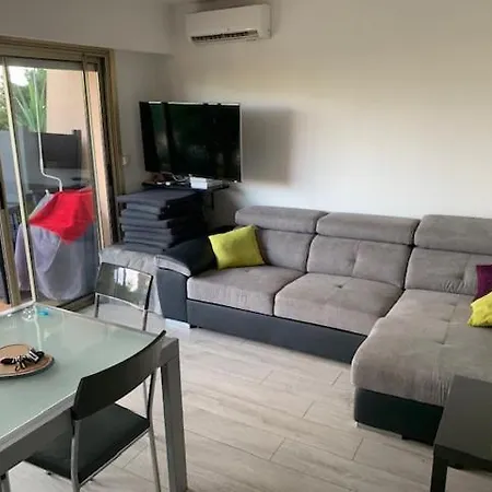 Face A La Mer Et Au Port Laurent Du Var Avec Jardin Privatif Apartment